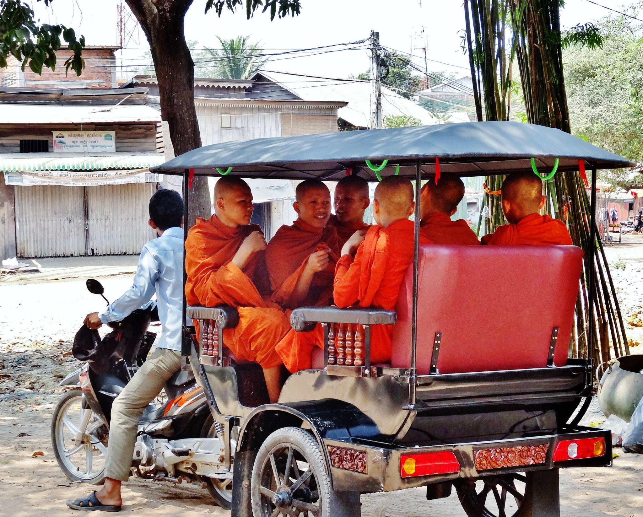 Sony Cyber-shot DSC-HX30V sample photo. Traveling by tuk-tuk. photography