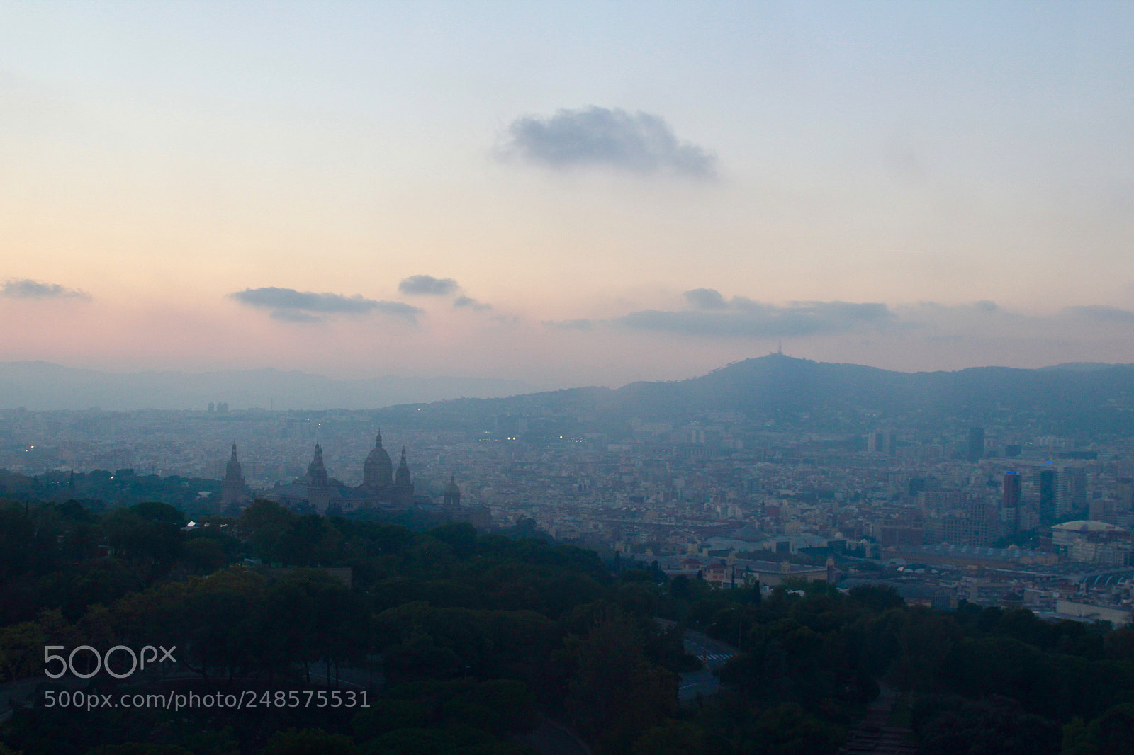 Canon EOS 1300D (EOS Rebel T6 / EOS Kiss X80) sample photo. A sunset at barcelona photography