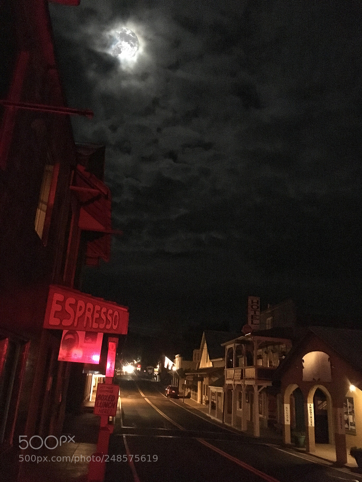 Apple iPhone SE sample photo. Groveland moon photography