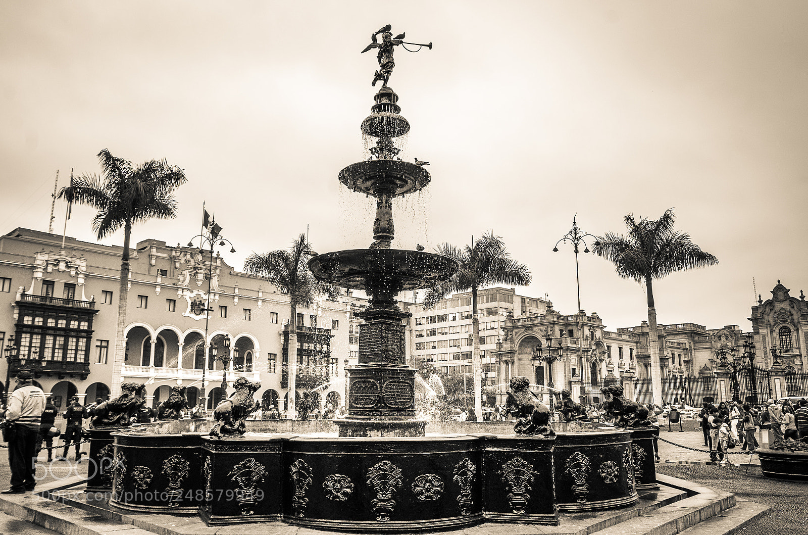 Pentax K-5 sample photo. Fountain in lima photography