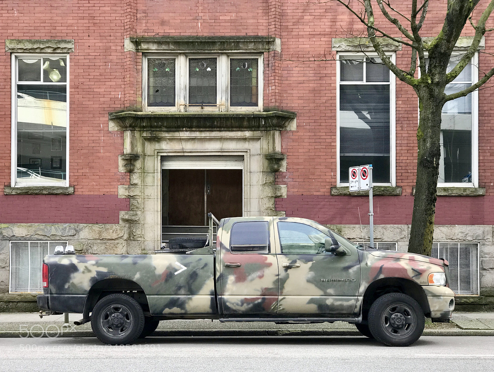Apple iPhone 7 Plus sample photo. Urban camouflage photography