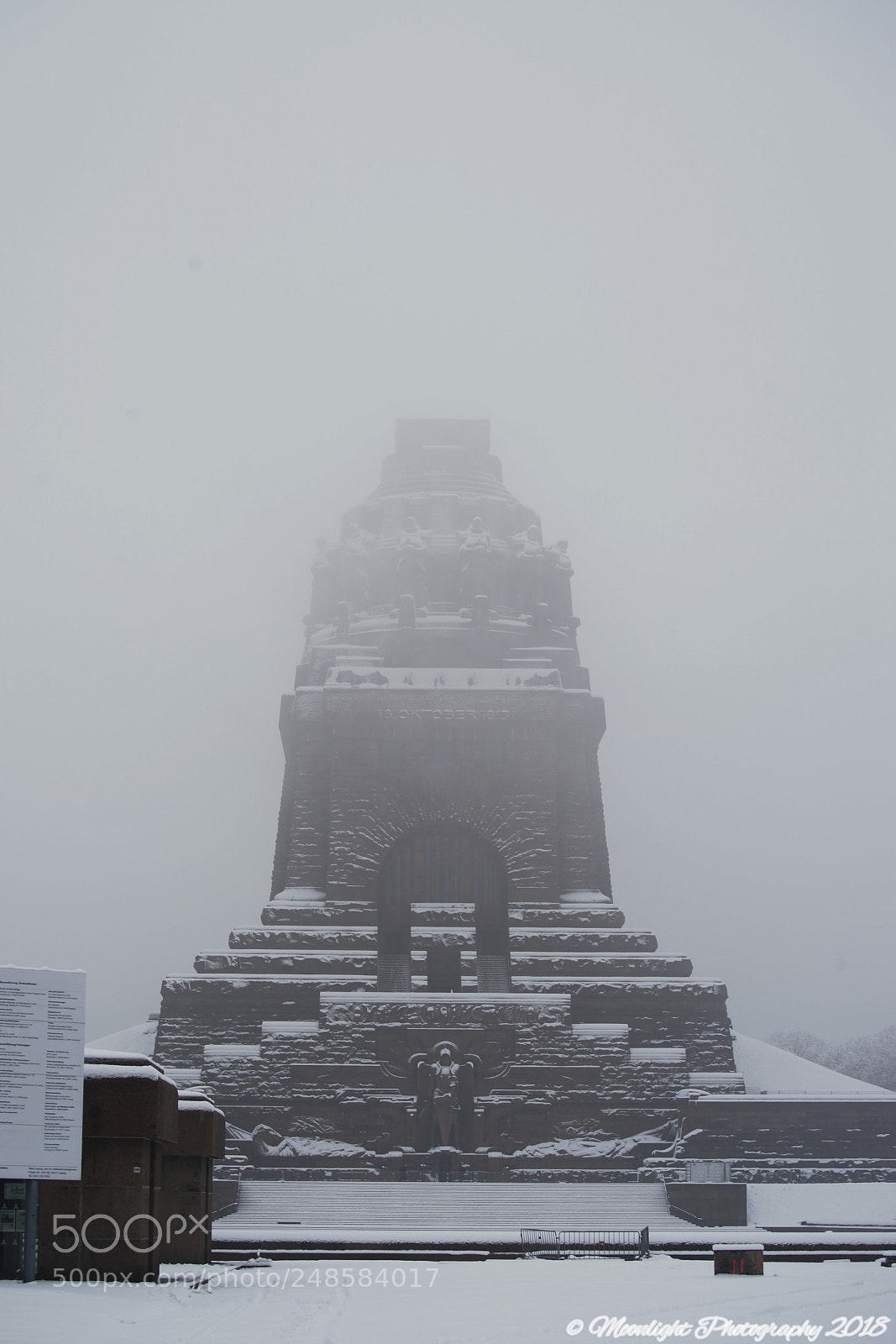 Sony SLT-A99V sample photo. Völkerschlachtdenkmal im nebel photography