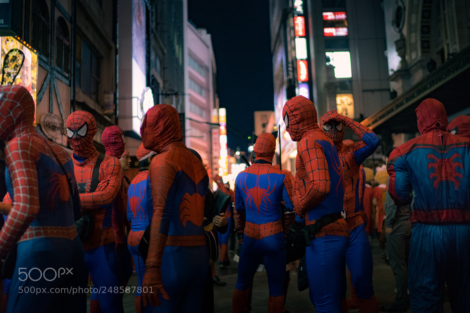 Sony a7 II sample photo. Where is spiderman? photography