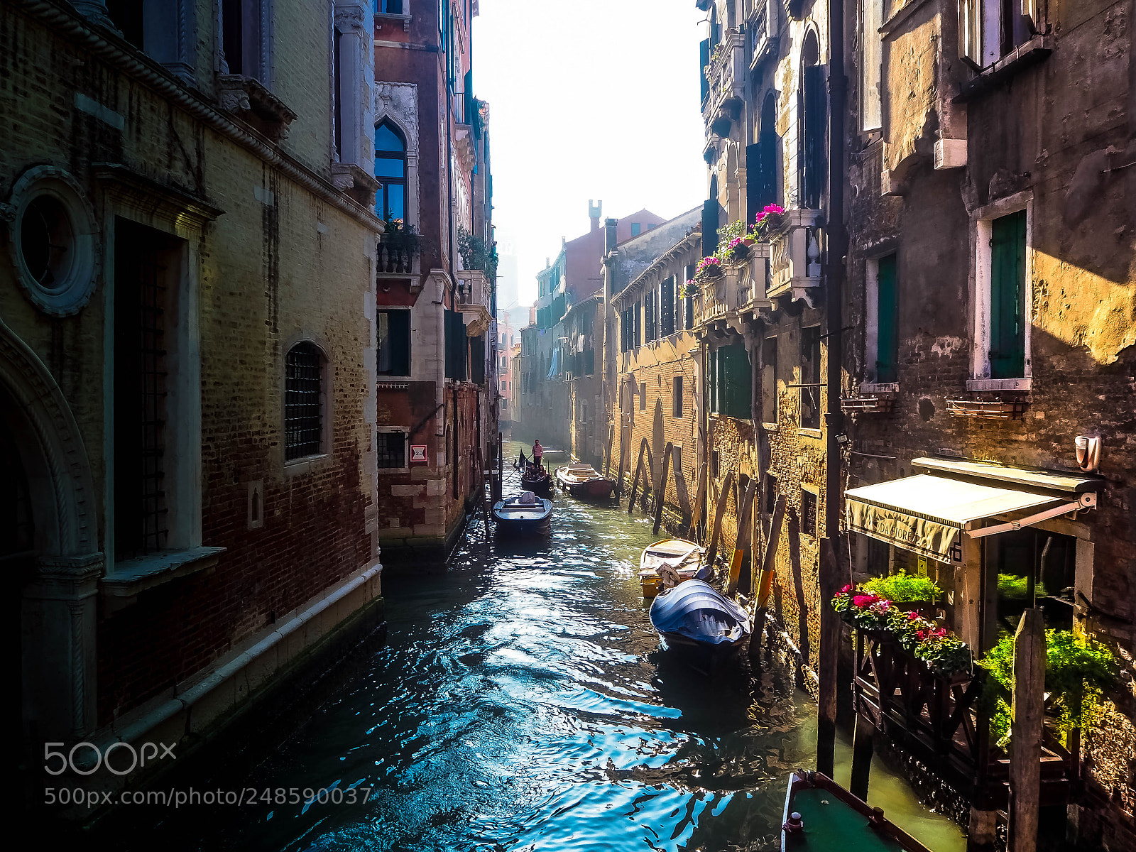 Olympus OM-D E-M10 II sample photo. Venice canals, north-east of photography