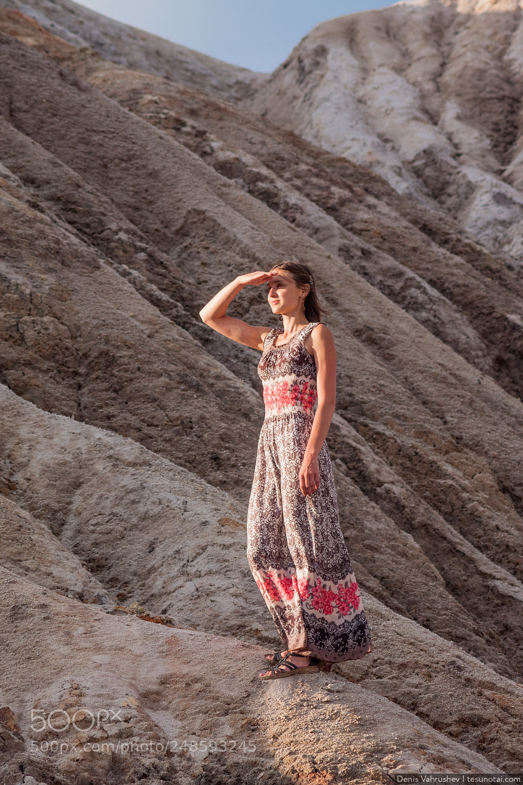 Canon EOS 40D sample photo. Peering into the distance photography