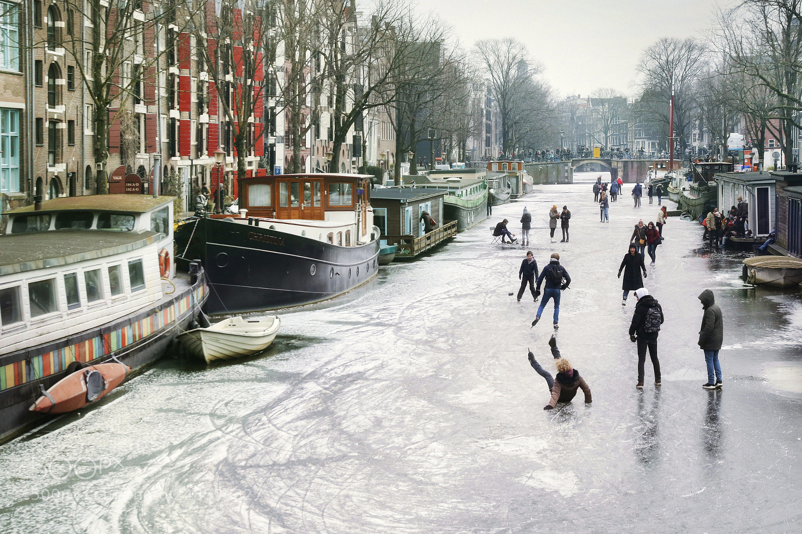 Canon EOS 7D Mark II sample photo. Ice fun on the photography
