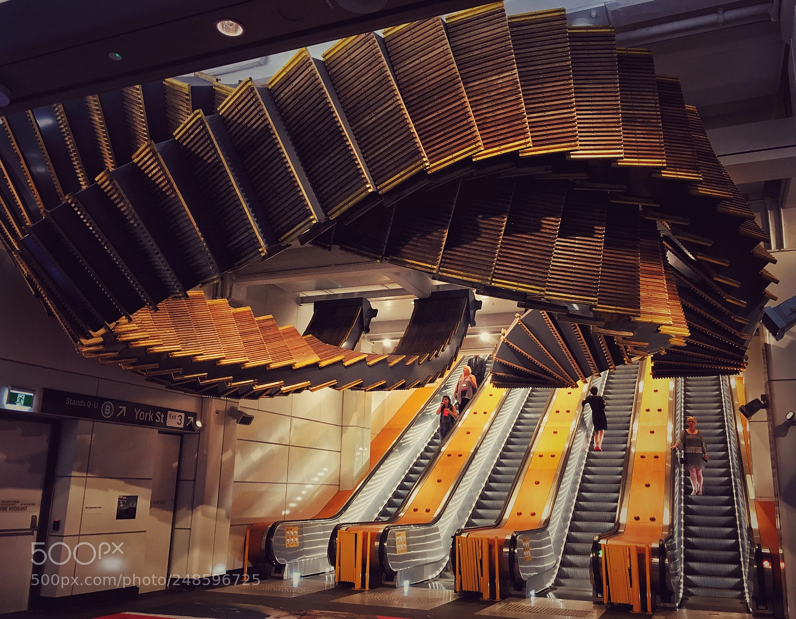 Apple iPhone 6s sample photo. Wynyard station  photography