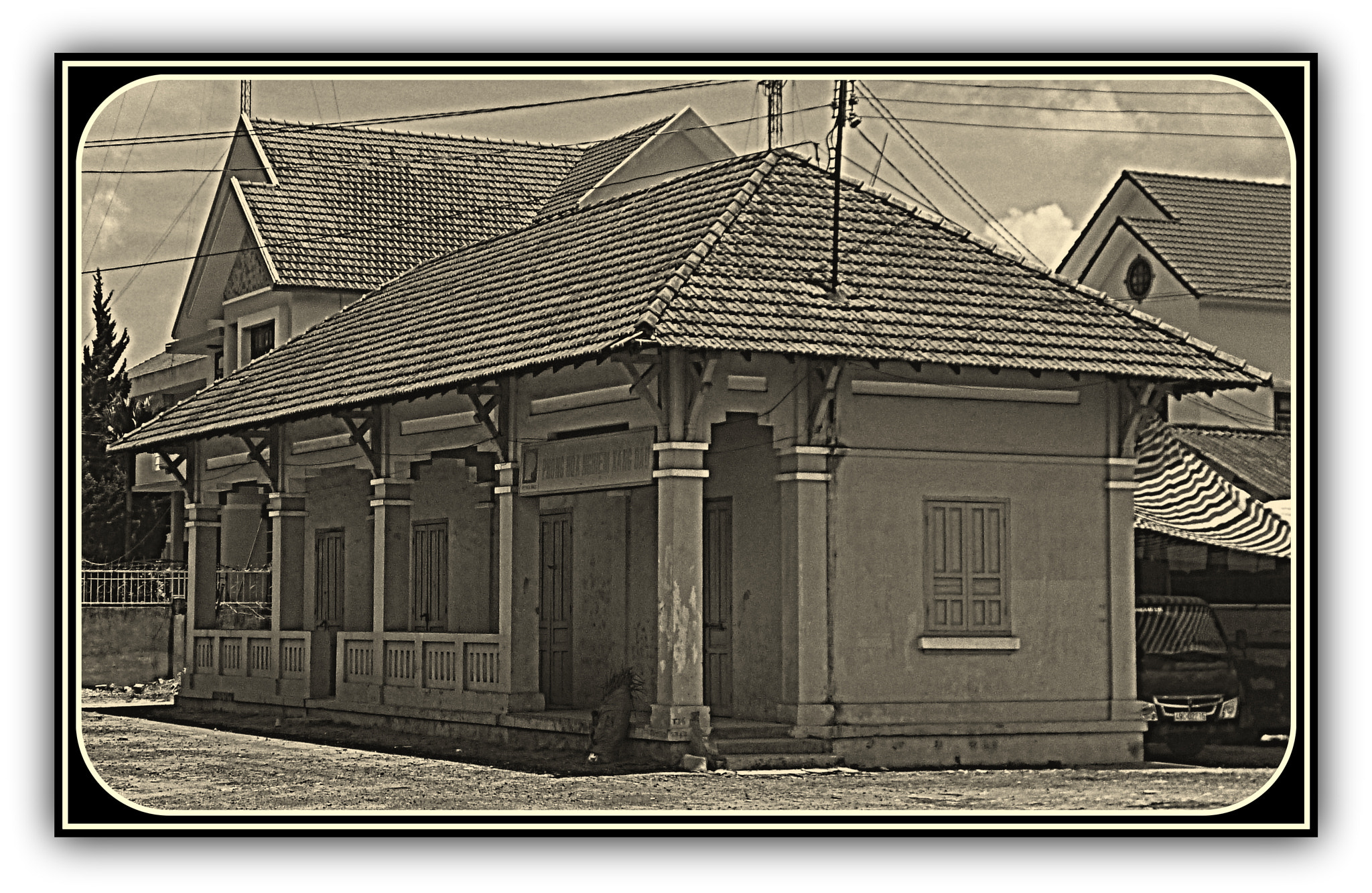Panasonic DMC-FS40 sample photo. Villa fr dl n&b () photography