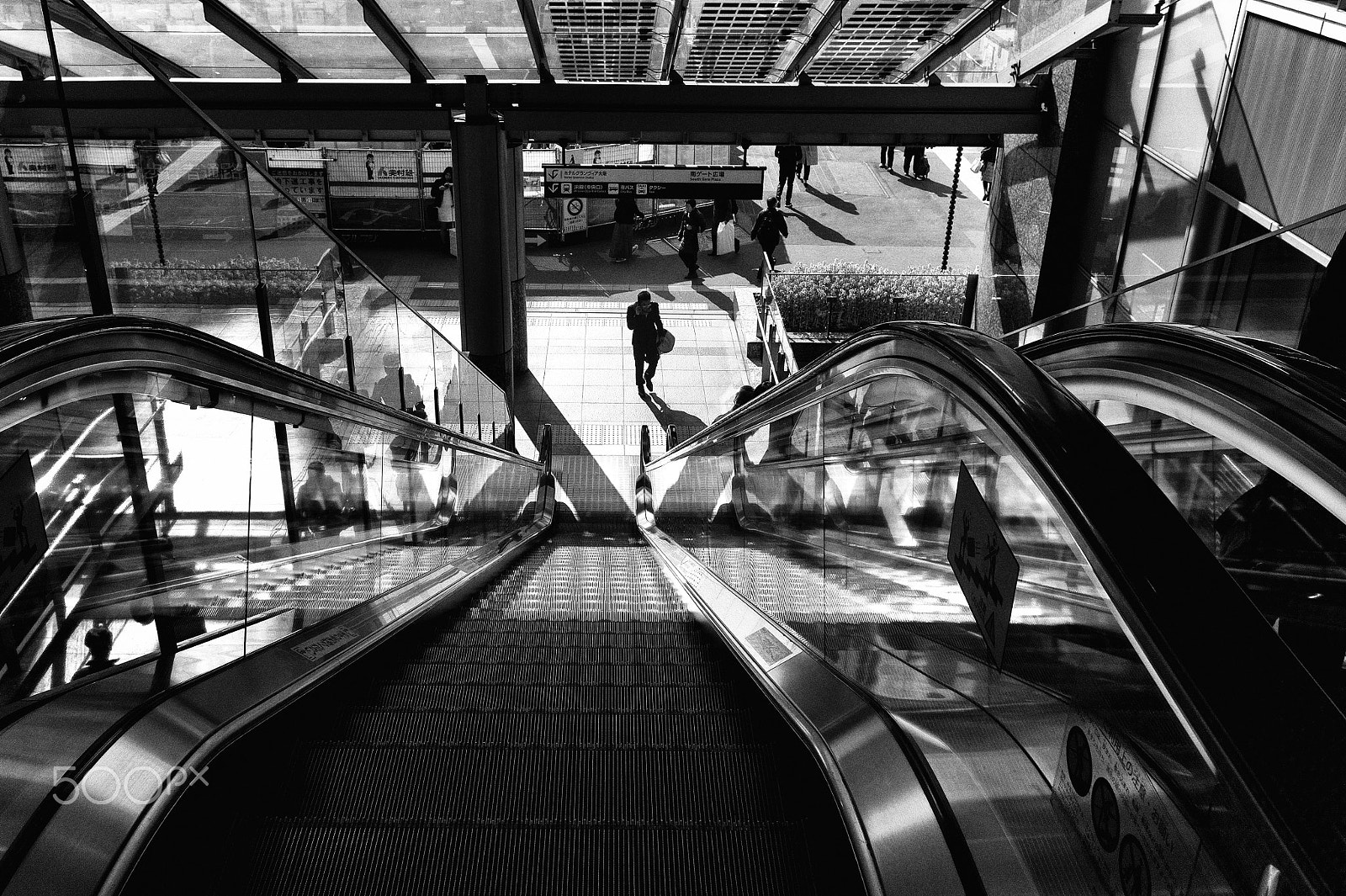 Leica M-Monochrom sample photo. Urban street snap photography