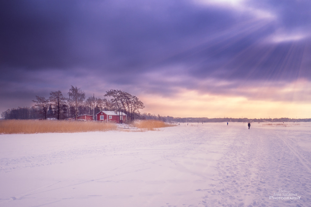 Panasonic Lumix DC-GX850 (Lumix DC-GX800 / Lumix DC-GF9) sample photo. Walking on ice photography