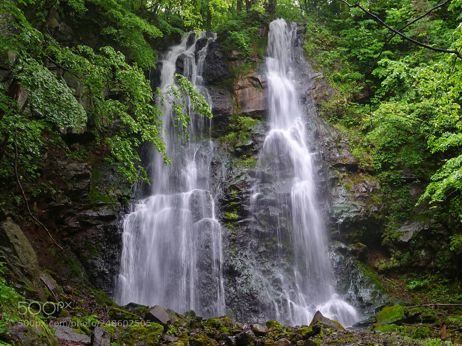 Sony Cyber-shot DSC-RX100 IV sample photo. A waterfall in the photography