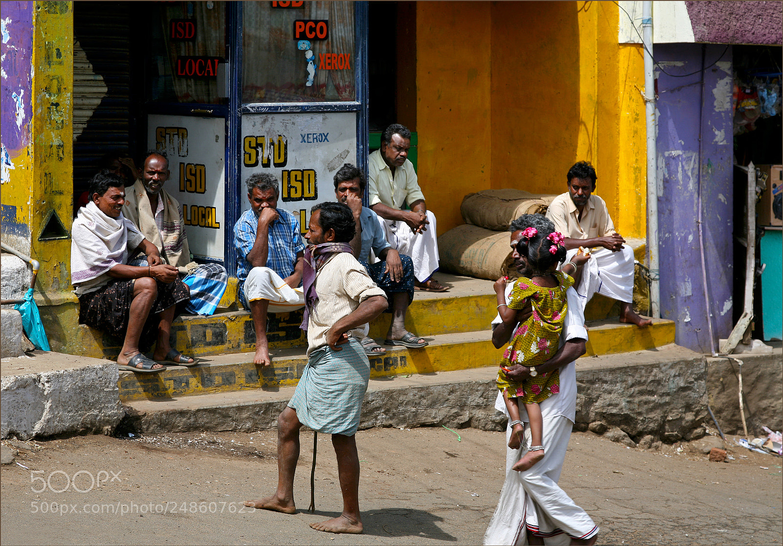 Canon EOS 5D sample photo. Eight men and a photography