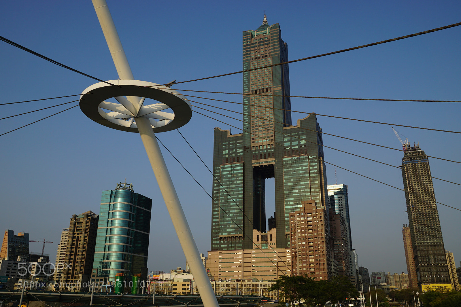Sony DT 16-50mm F2.8 SSM sample photo. City hold together photography