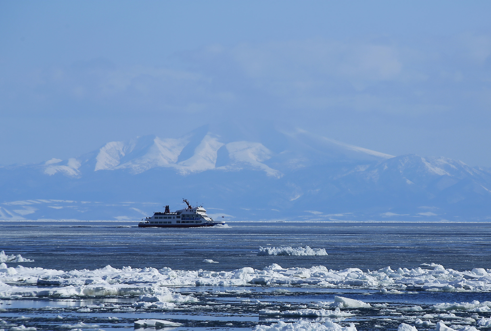 Canon EF 70-300mm F4-5.6 IS USM sample photo. Ice breaker cruise photography