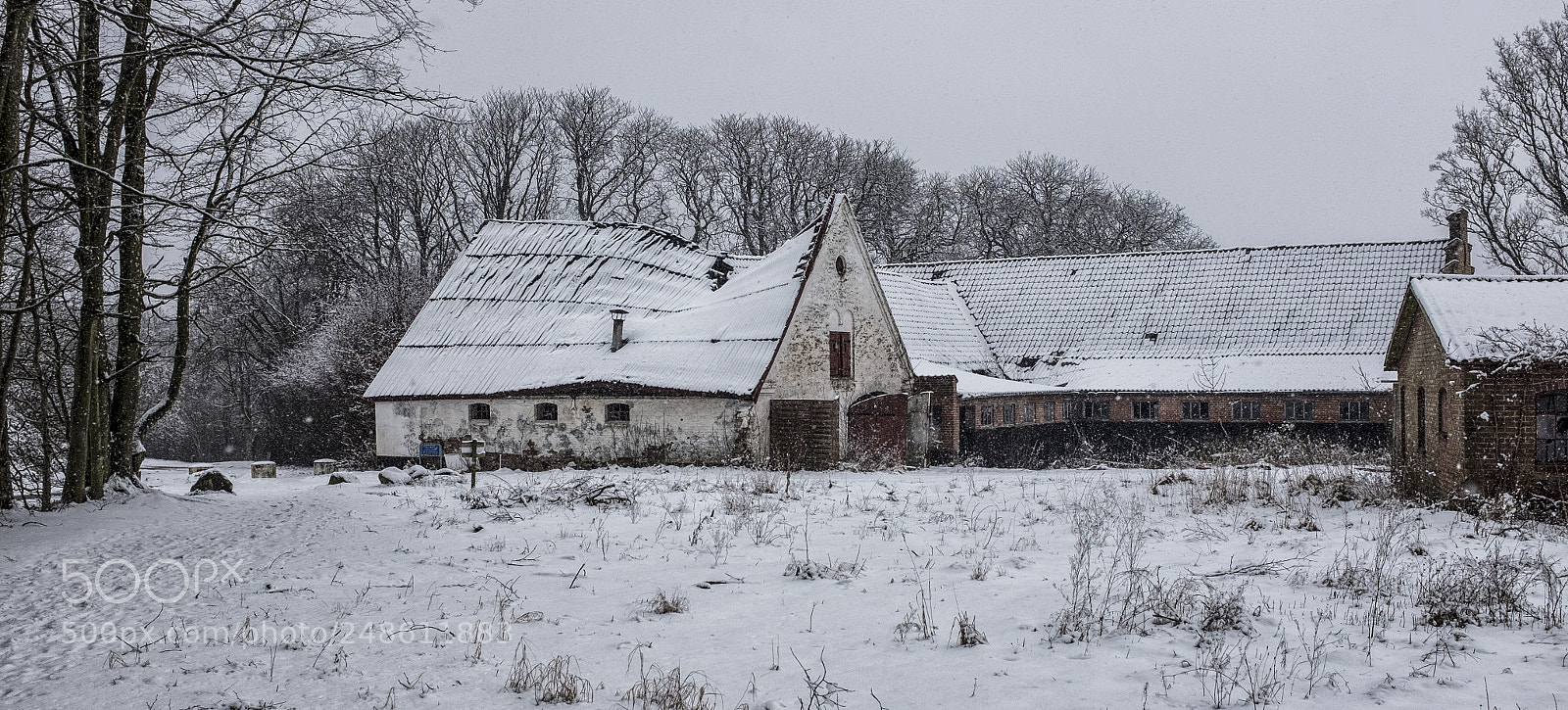 Fujifilm X100S sample photo. Old farm in snow photography