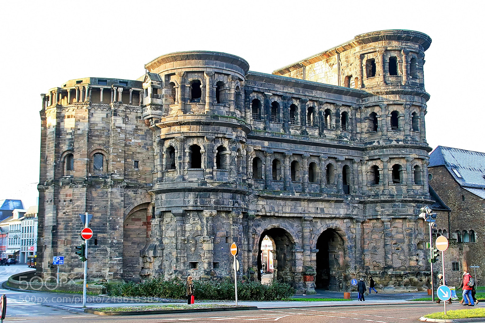 Canon EOS 400D (EOS Digital Rebel XTi / EOS Kiss Digital X) sample photo. Porta nigra photography