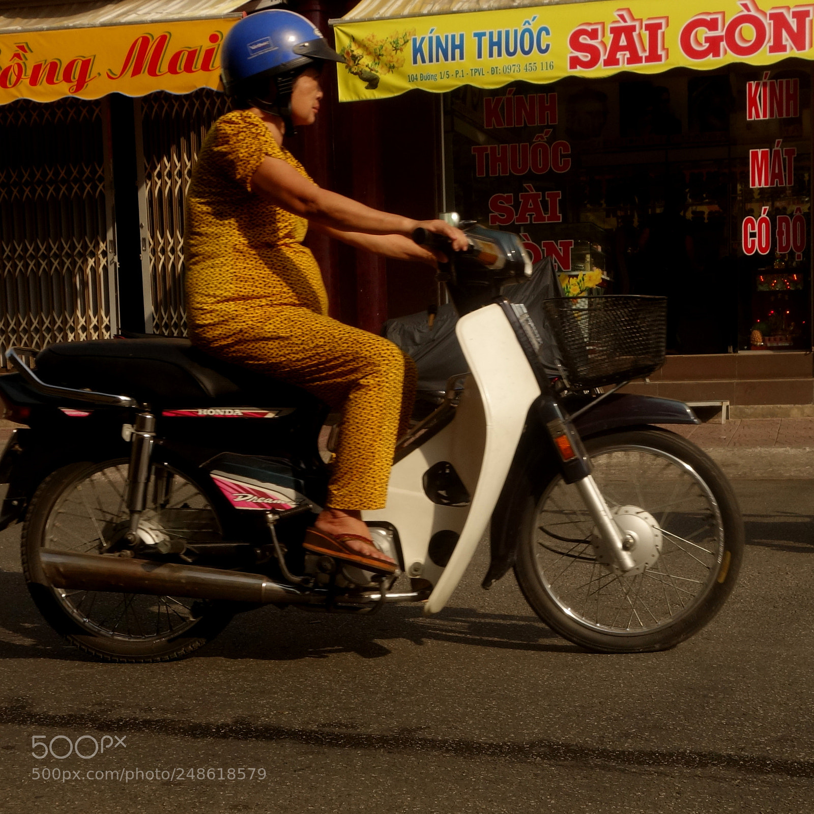 Sony Cyber-shot DSC-RX100 II sample photo. Vn people lot() photography