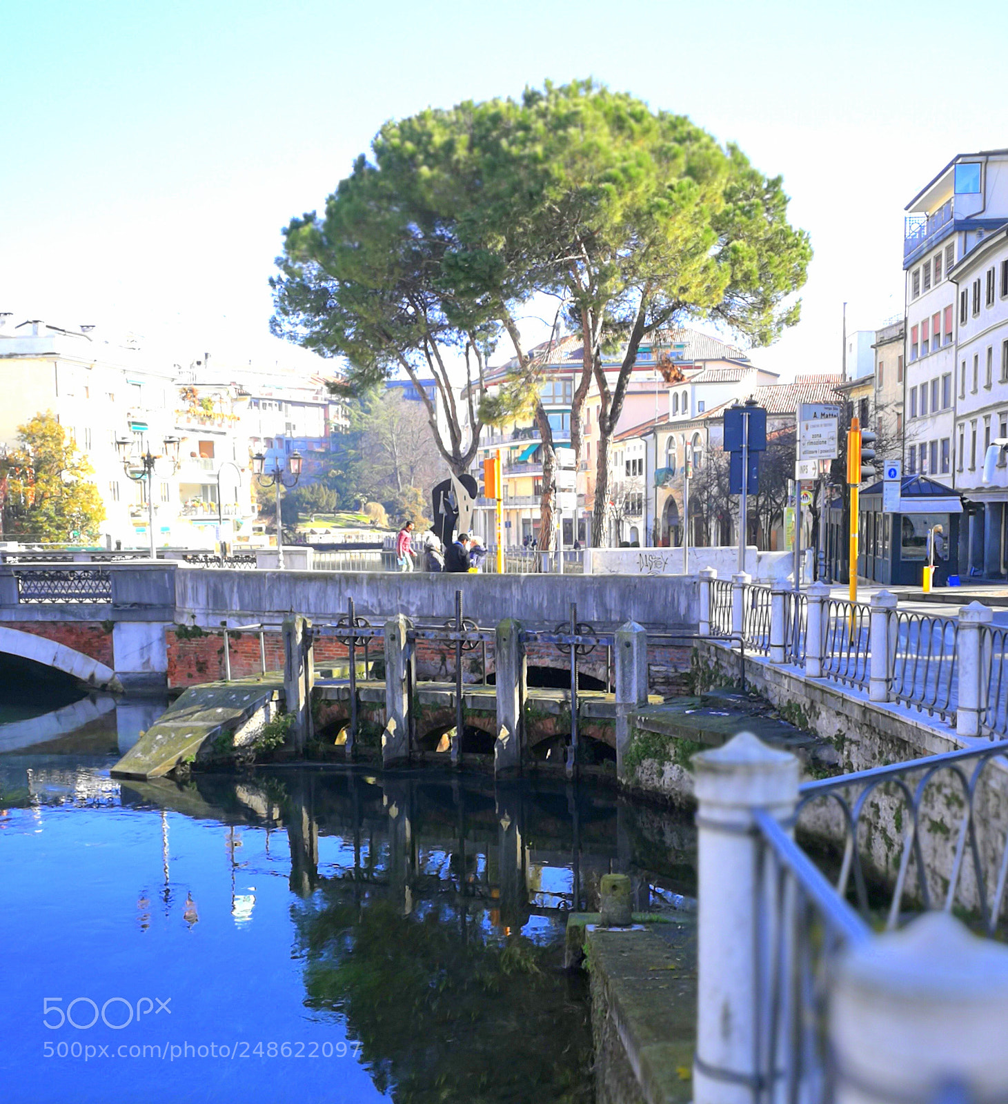 HUAWEI P10 sample photo. Lungo la riva del photography