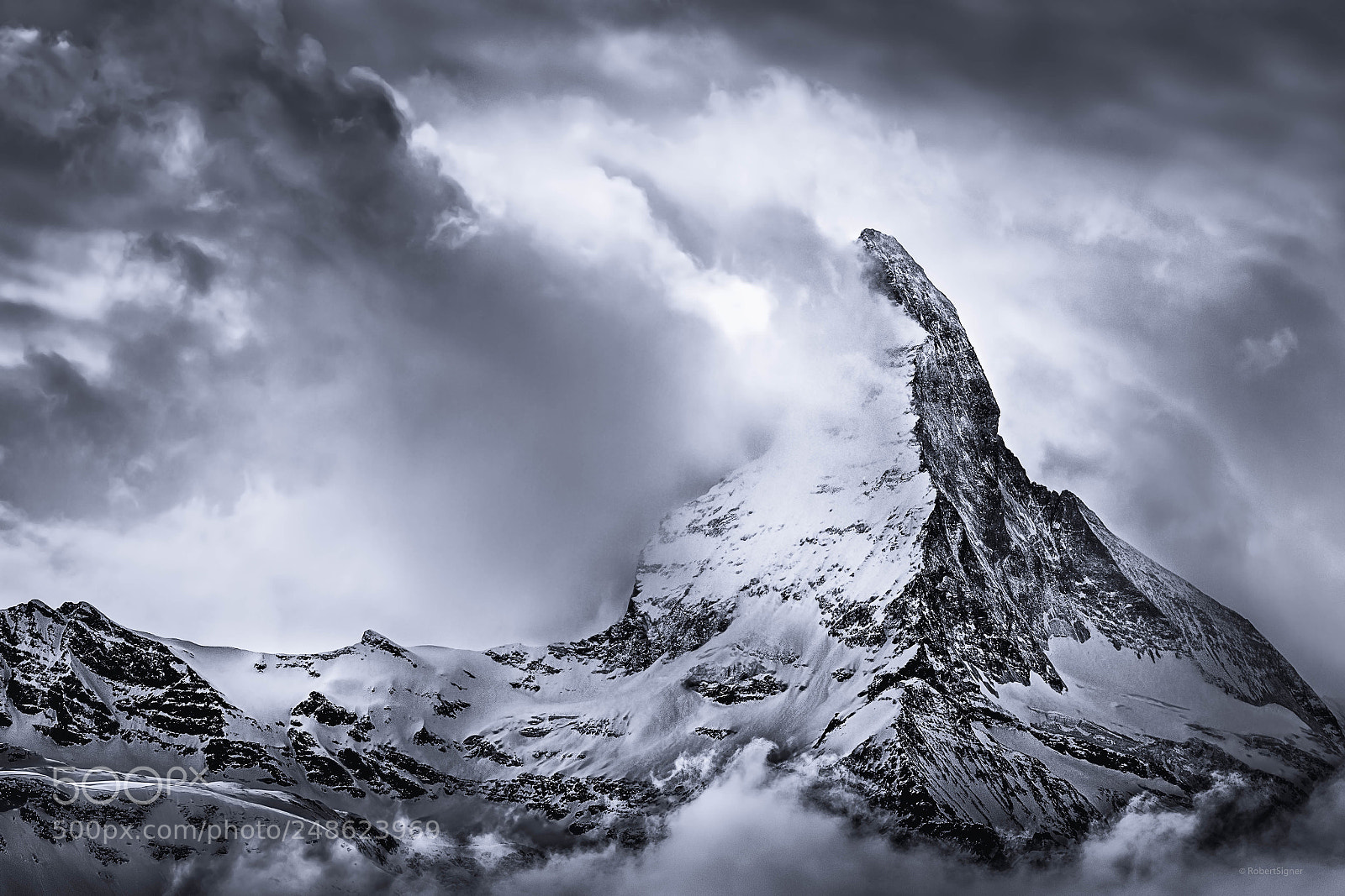 Sony a6000 sample photo. Matterhorn getting some snow photography