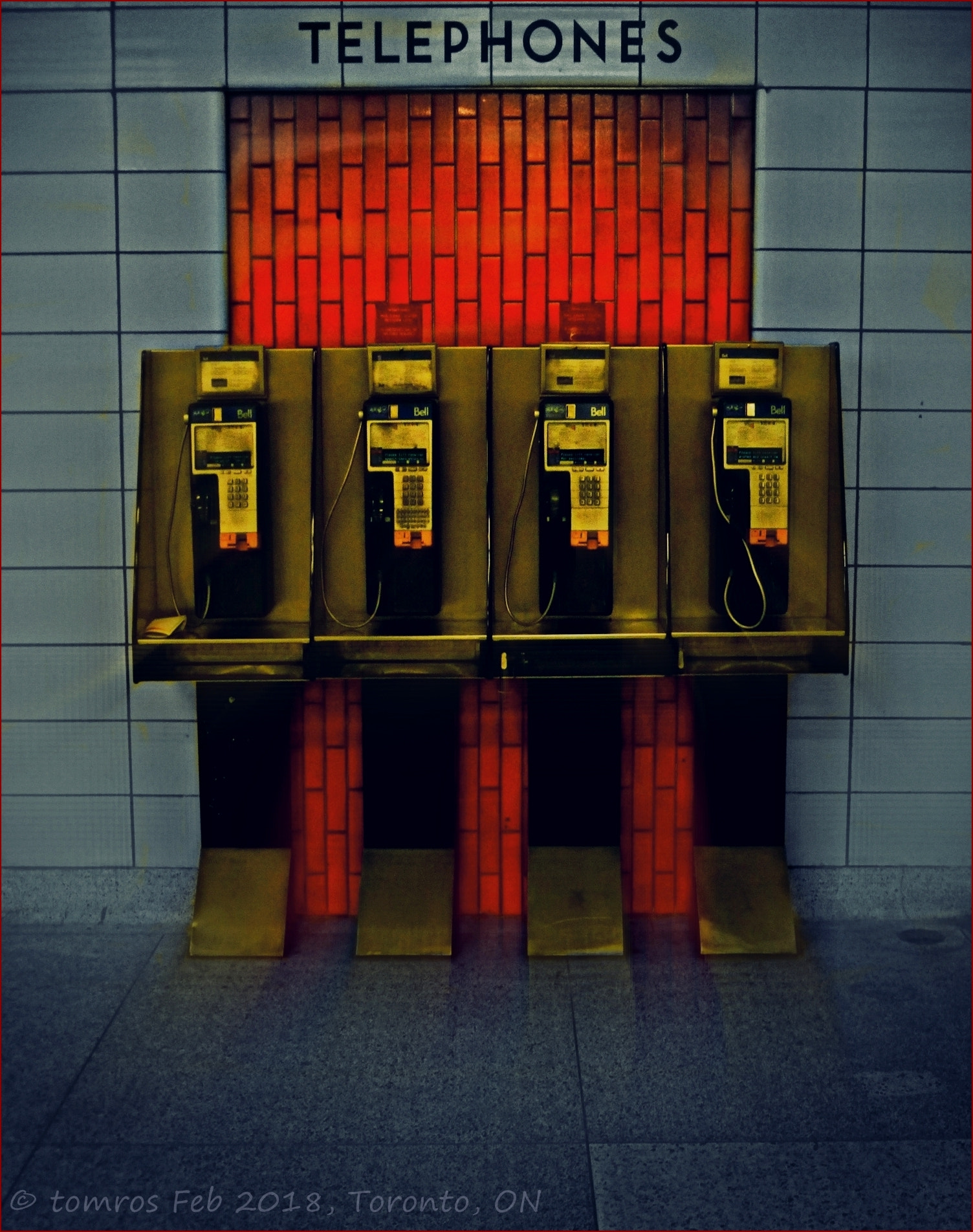 Panasonic Lumix DMC-ZS25 (Lumix DMC-TZ35) sample photo. Telephones at 'main' subway station photography