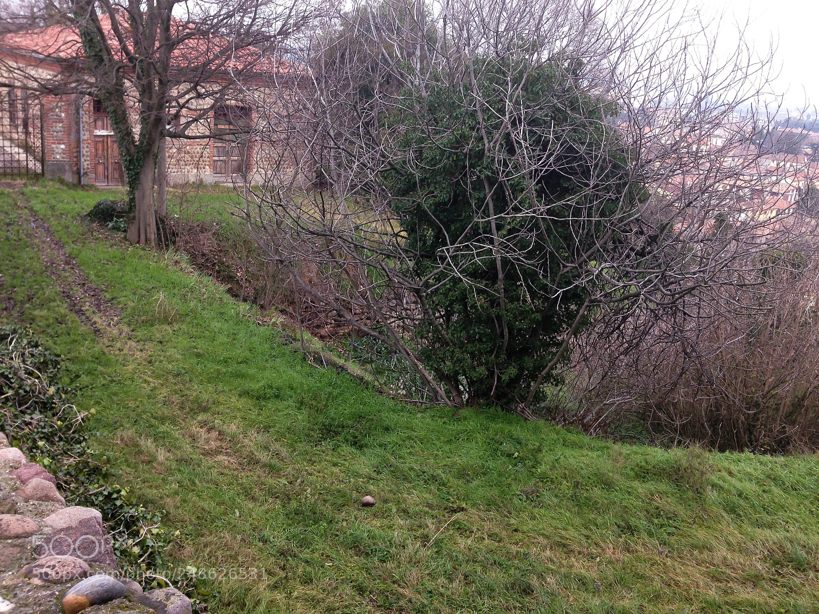 Apple iPhone 5 sample photo. House by the road photography