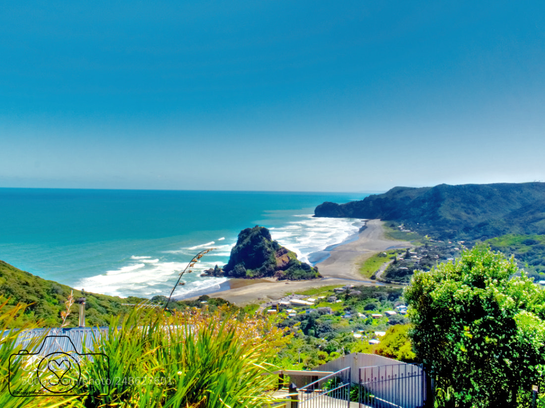 Olympus OM-D E-M10 II sample photo. Piha beach photography