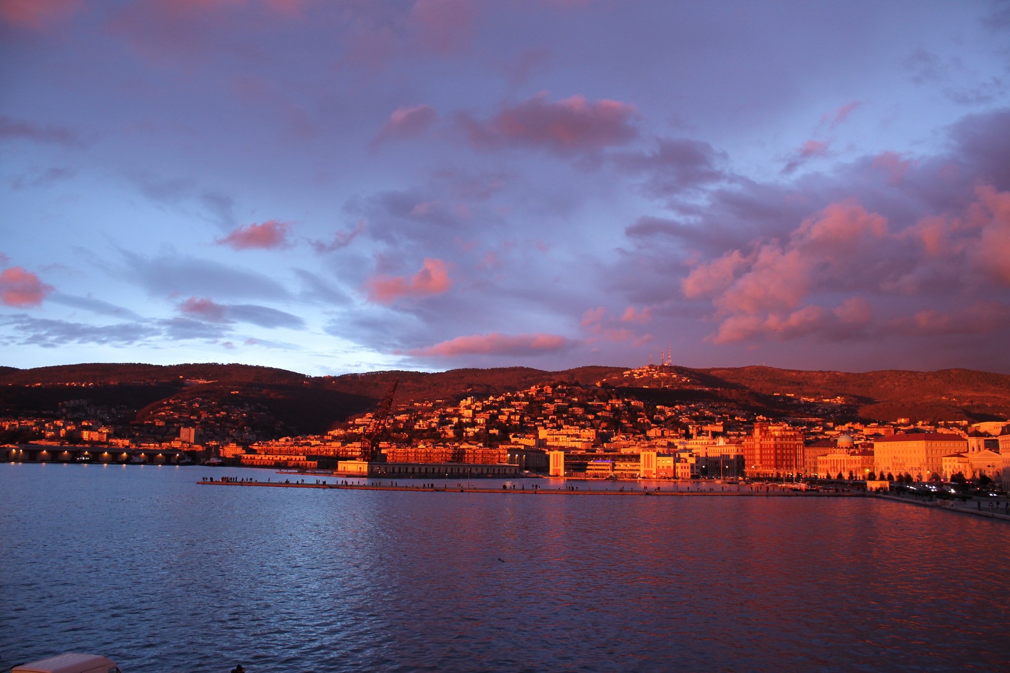 Canon EOS 500D (EOS Rebel T1i / EOS Kiss X3) sample photo. Usual sunset photography