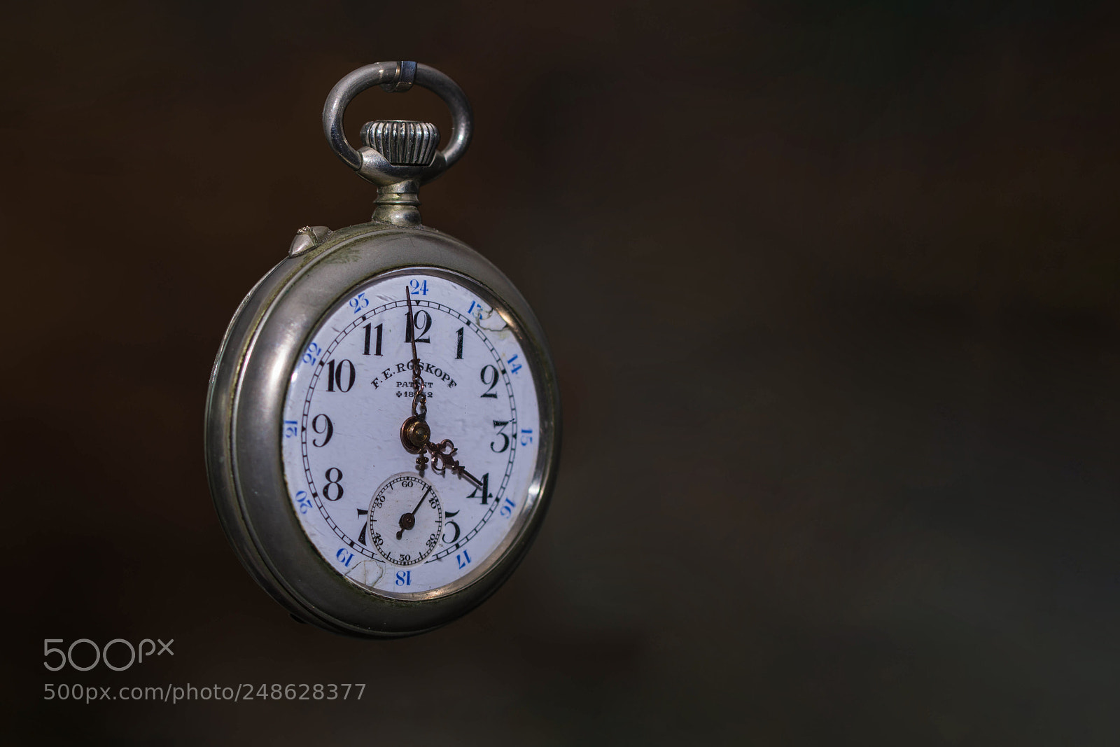 Nikon D7200 sample photo. Floating pocket watch with photography