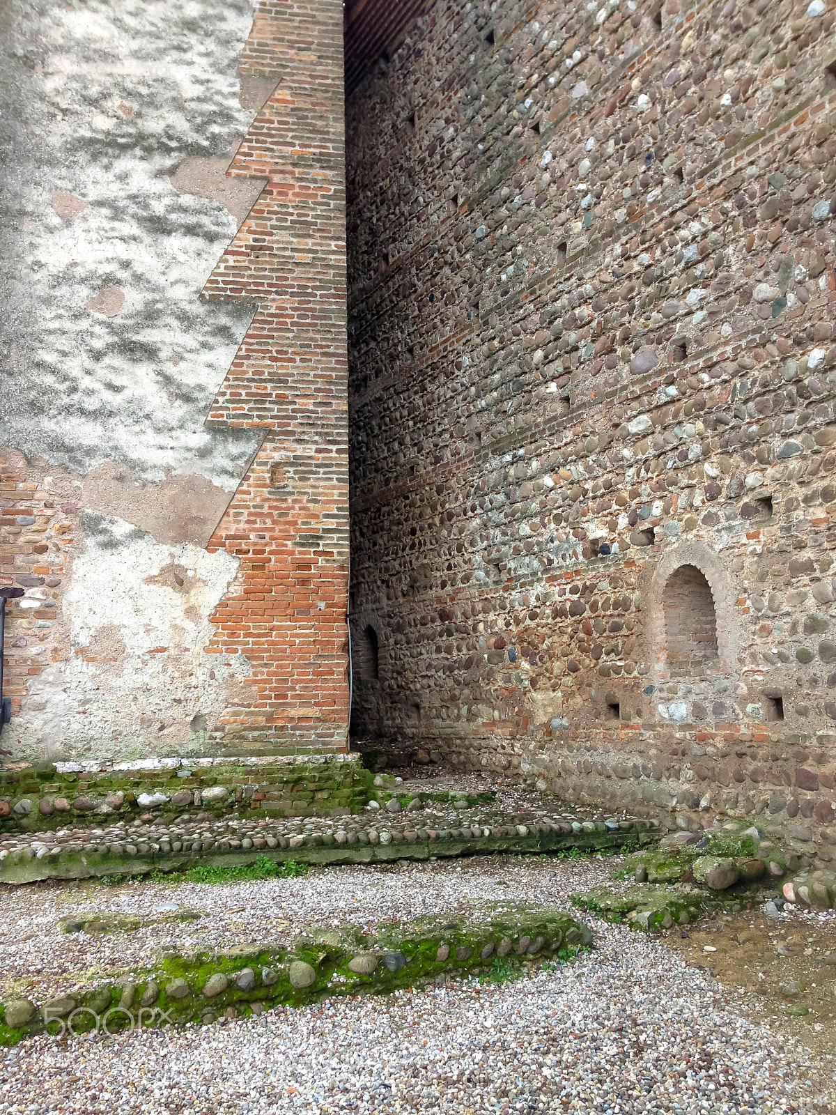 Apple iPhone 5 sample photo. Castle in borghetto photography