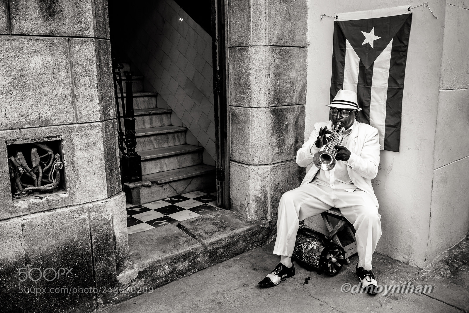 Fujifilm X100F sample photo. Street performer photography