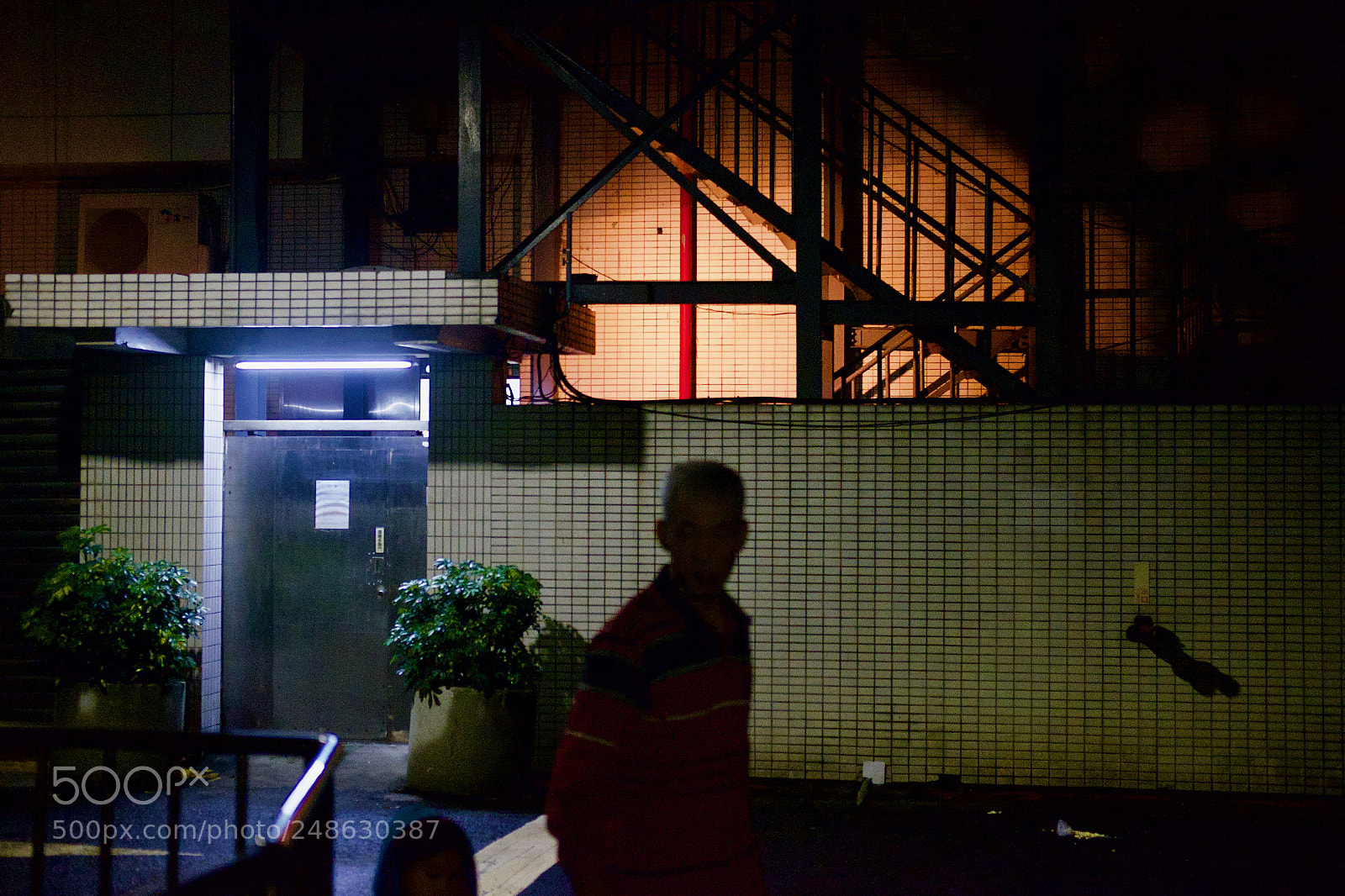 Fujifilm X-T10 sample photo. Stroll at night photography