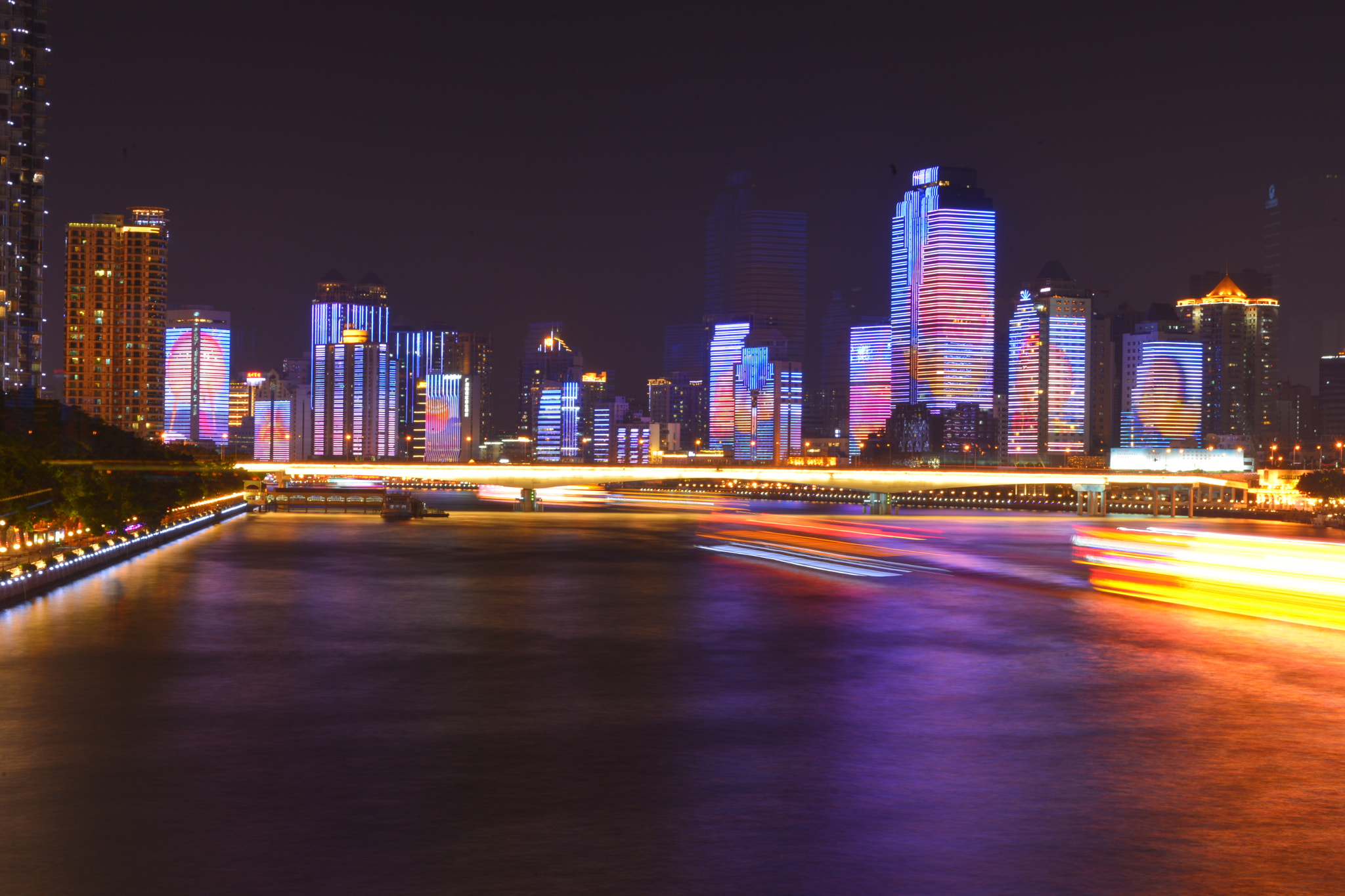 Nikon AF-S Nikkor 24-70mm F2.8G ED sample photo. City by night photography