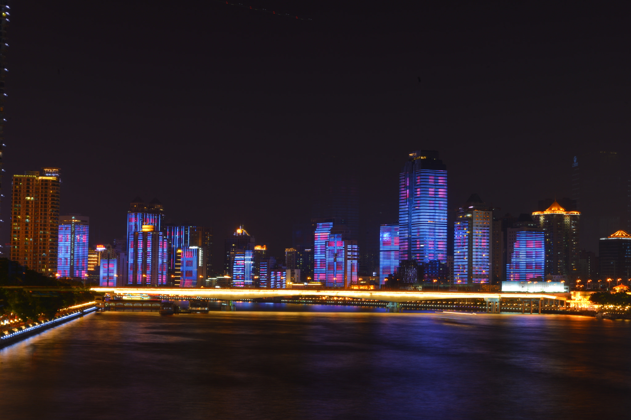 Nikon AF-S Nikkor 24-70mm F2.8G ED sample photo. Night light photography