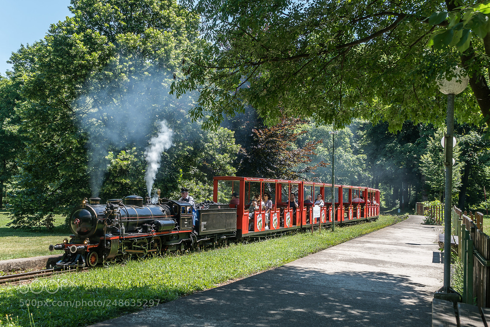 Sony a6300 sample photo. Am bahnhof rotunde photography
