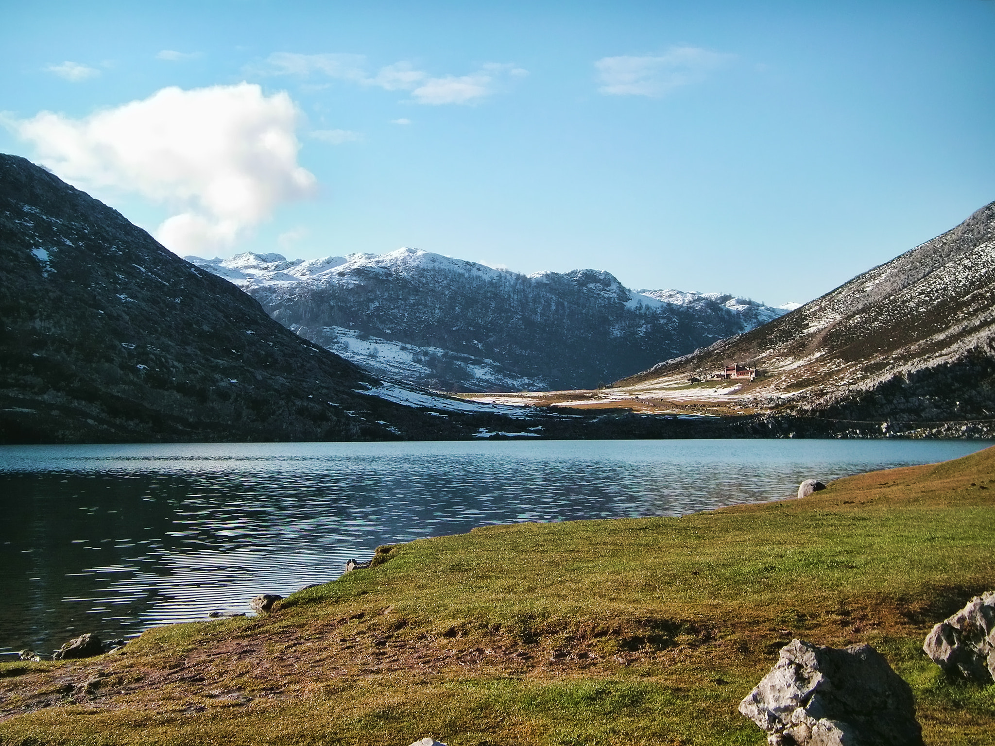 KONICA MINOLTA DiMAGE X60 sample photo. Lago de covadonga photography