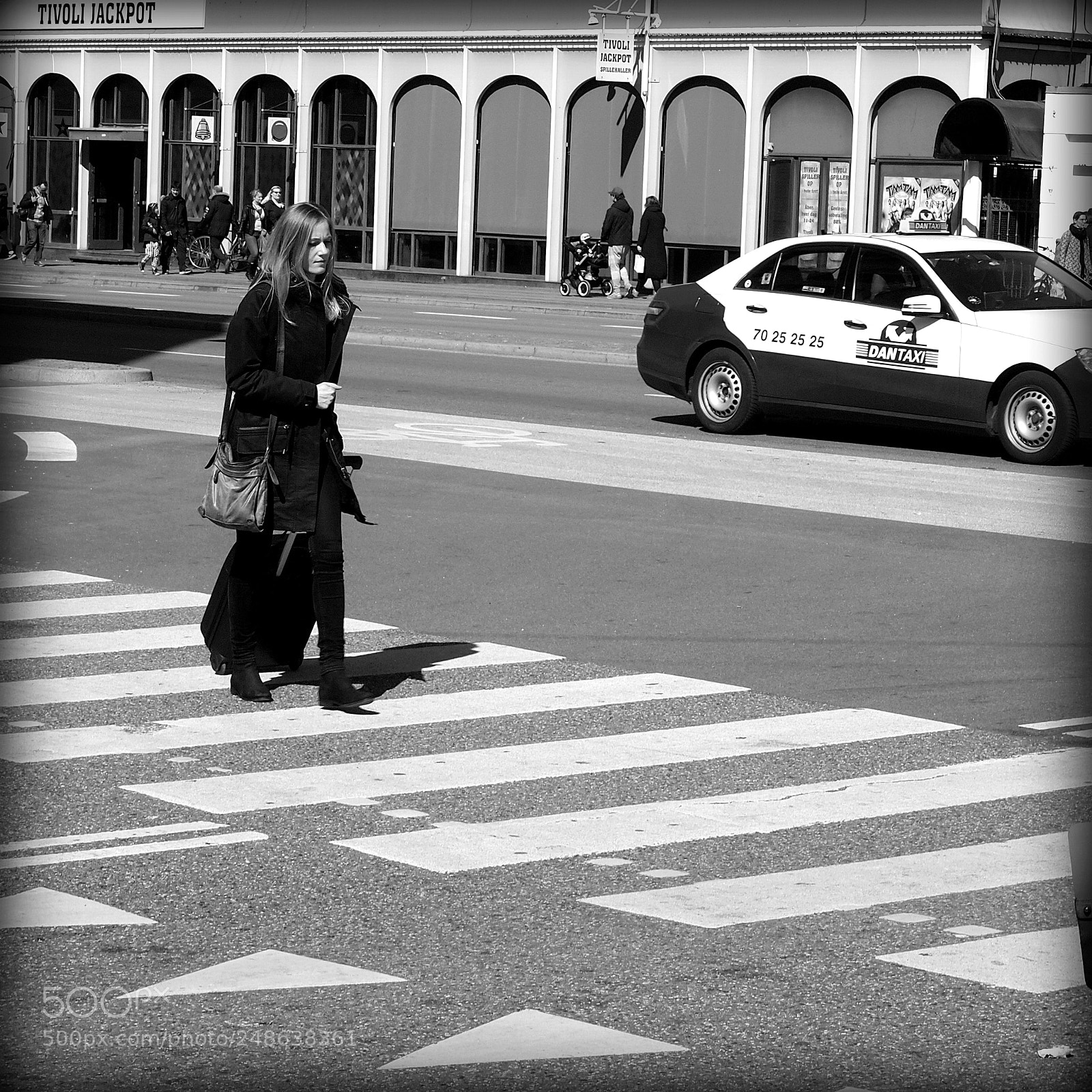 Olympus PEN E-PL1 sample photo. The woman on the photography