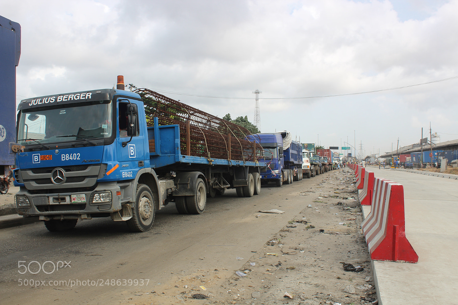 Canon EOS 1300D (EOS Rebel T6 / EOS Kiss X80) sample photo. Congestion & construction photography