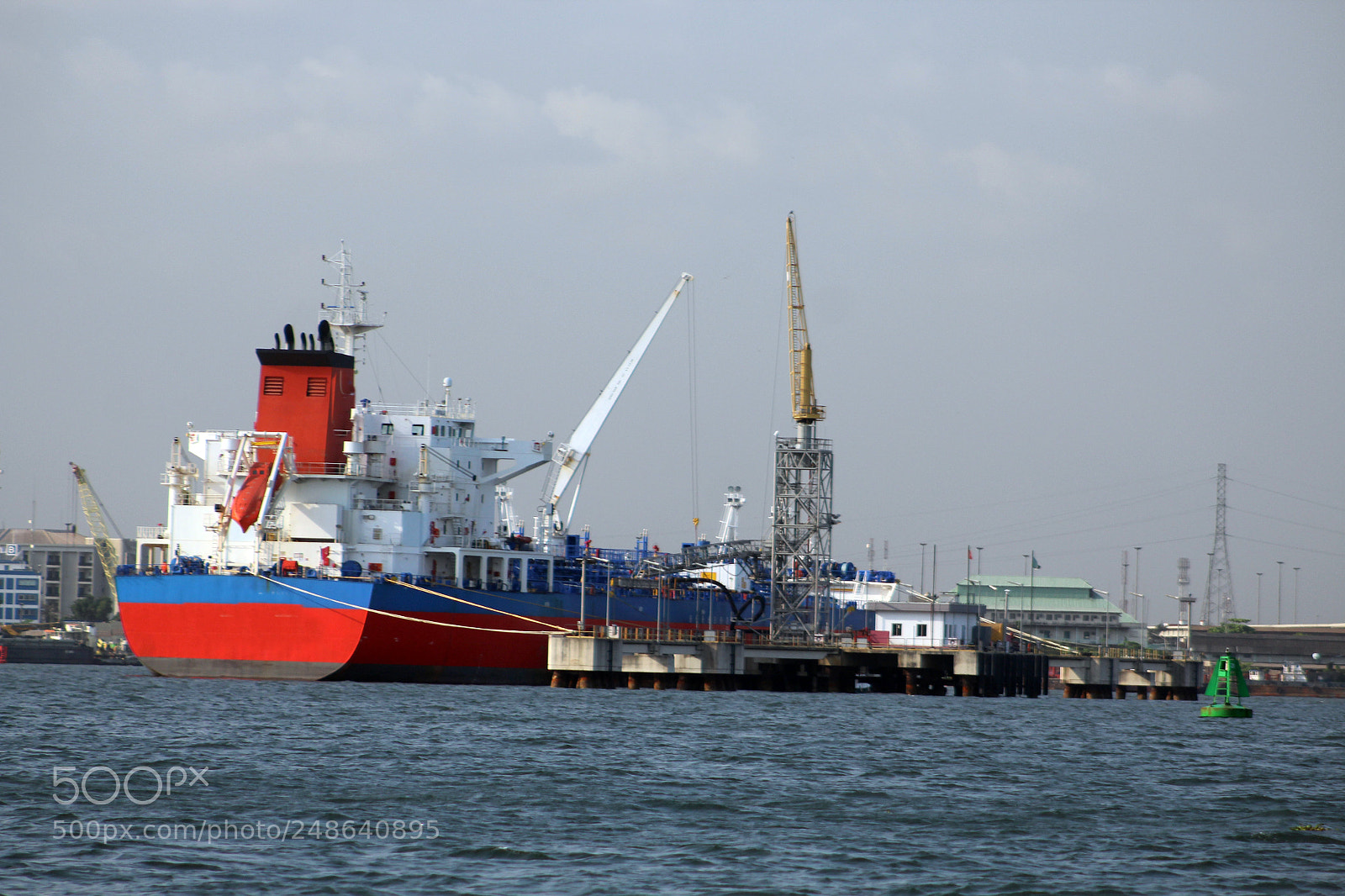 Canon EOS 1300D (EOS Rebel T6 / EOS Kiss X80) sample photo. Moored ship photography