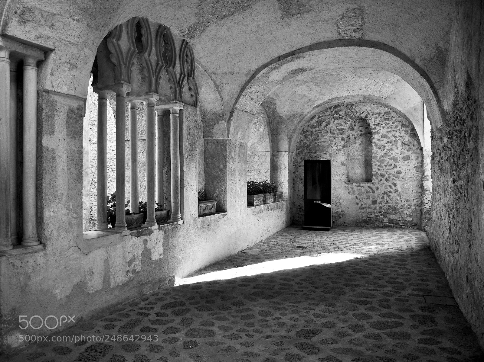 Nikon D90 sample photo. Medieval hall photography