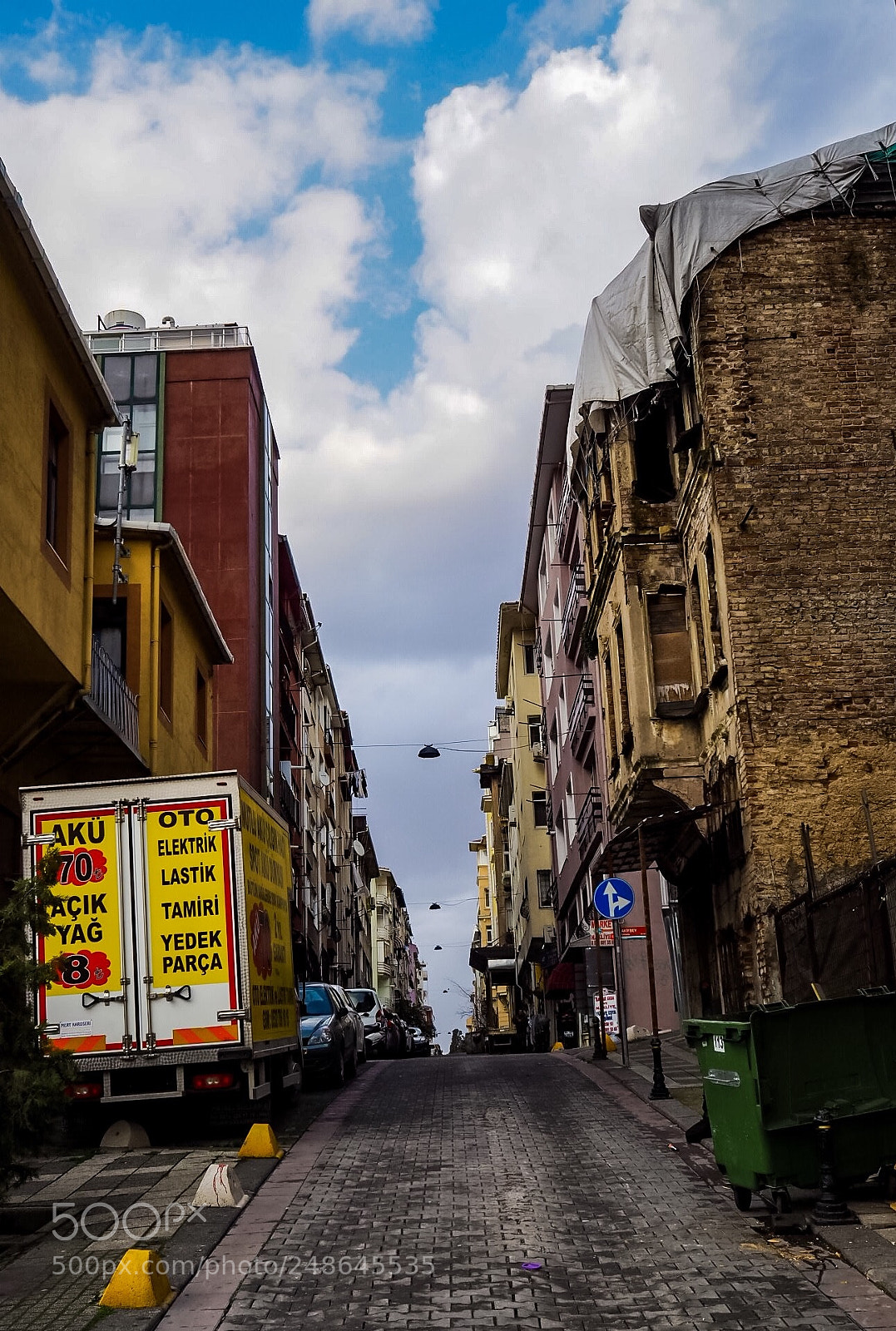 Olympus OM-D E-M10 II sample photo. Streets that has many photography
