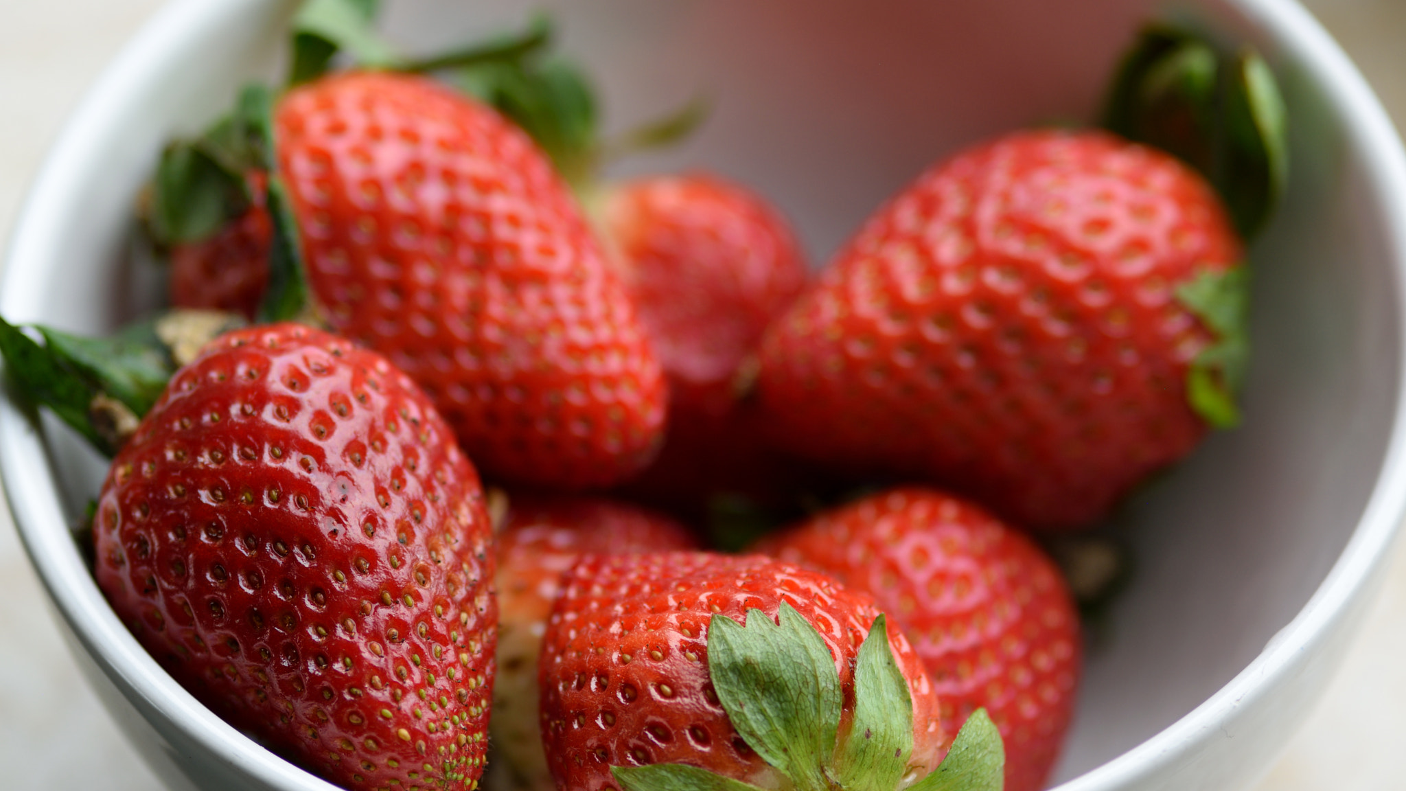 Sigma 105mm F2.8 EX DG Macro sample photo. Strawberries photography