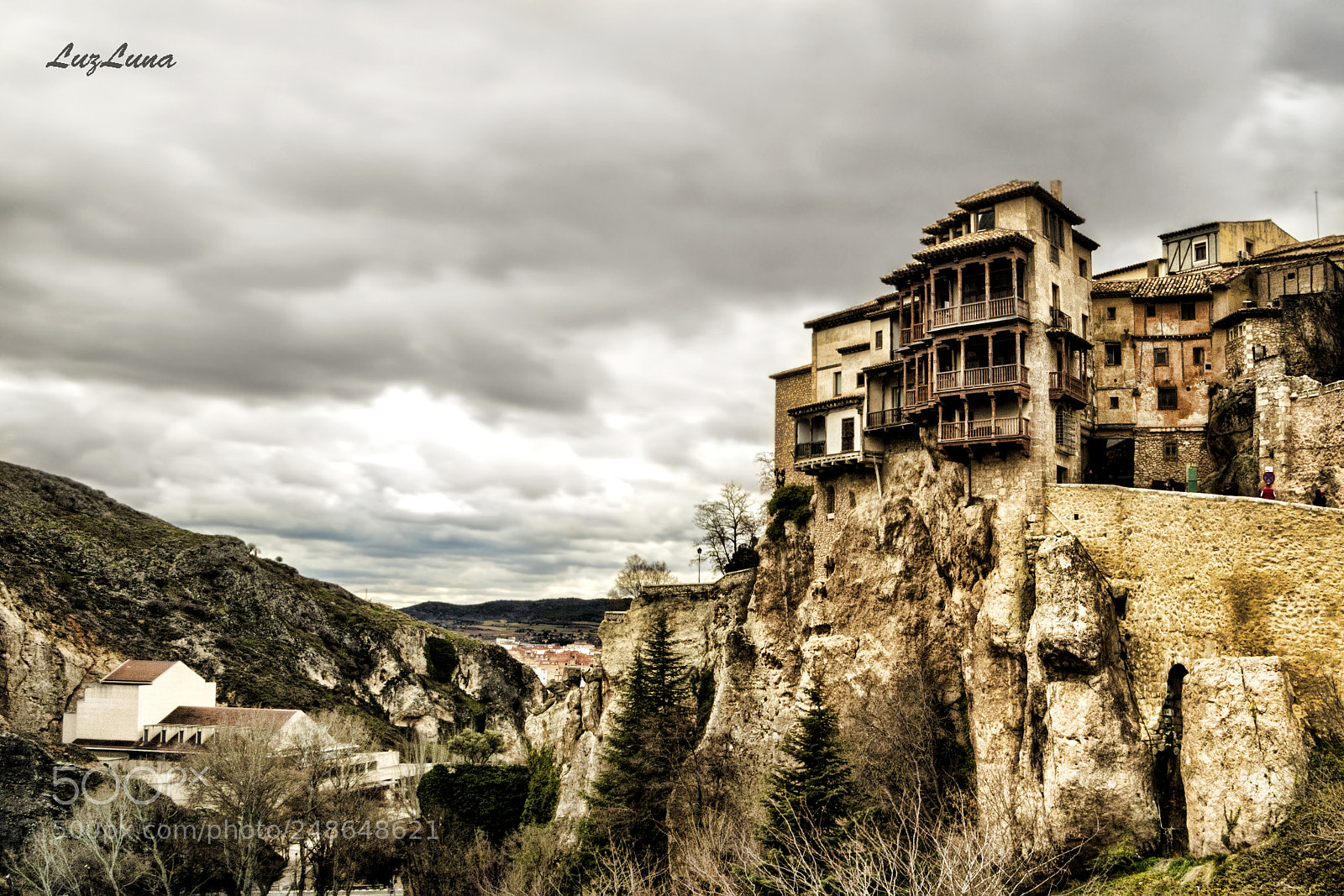 Canon EOS 750D (EOS Rebel T6i / EOS Kiss X8i) sample photo. Cuenca photography