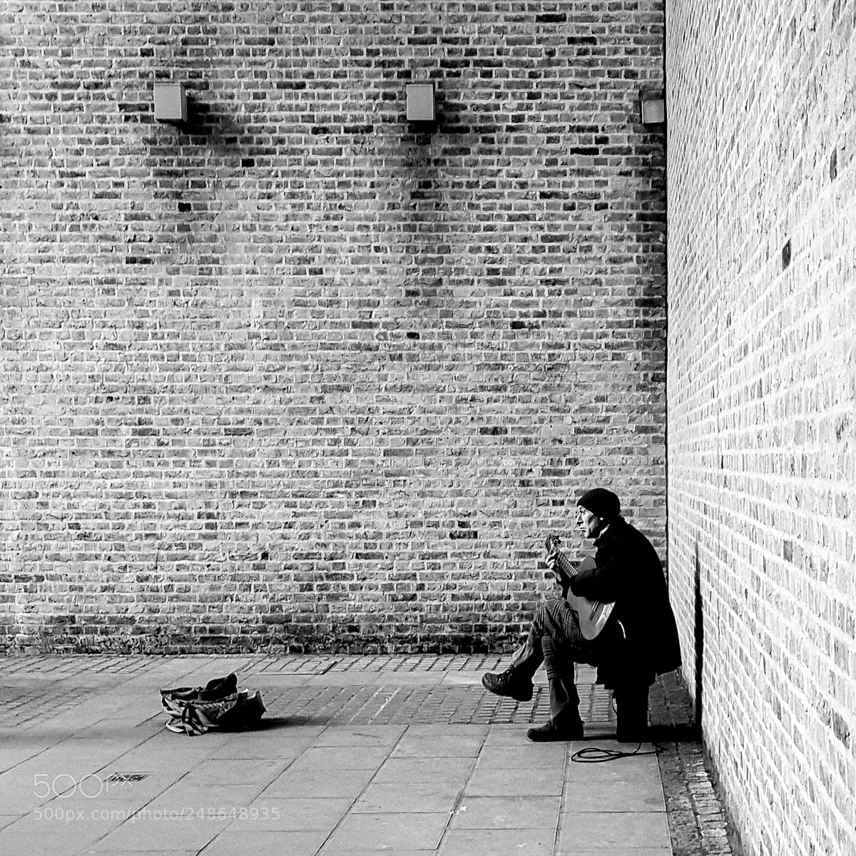 Samsung Galaxy S7 Edge sample photo. The lone busker photography