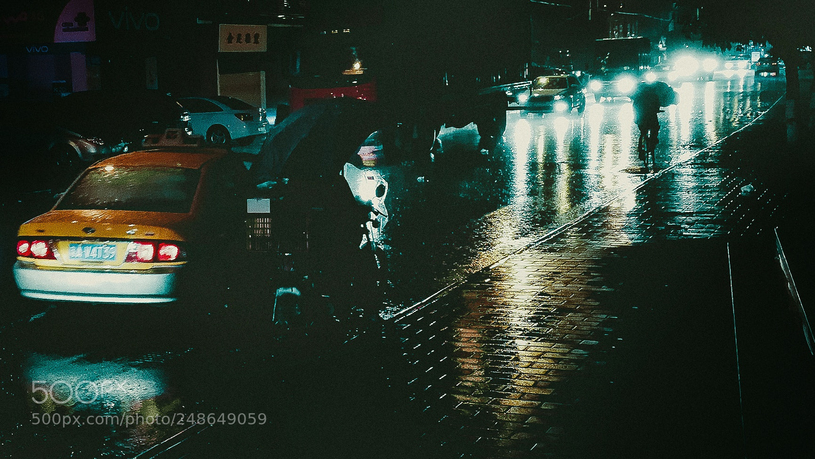 HUAWEI P10 sample photo. Rainy night photography