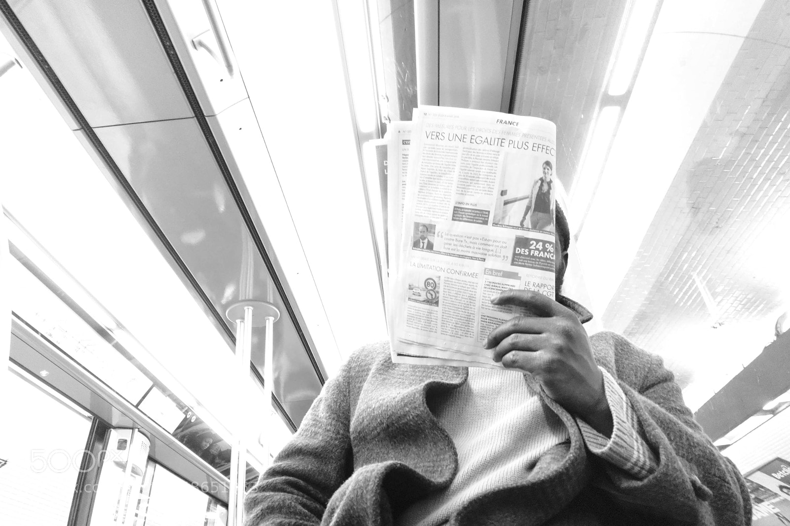 Samsung Galaxy S7 sample photo. Bright newspaper photography
