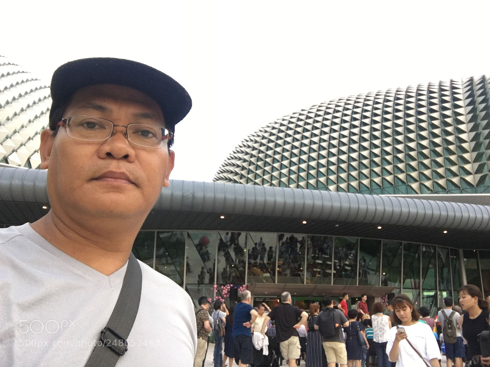 Apple iPhone 6s Plus sample photo. At the esplanade theatre photography