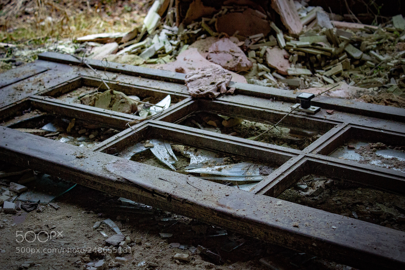 Canon EOS 600D (Rebel EOS T3i / EOS Kiss X5) sample photo. Broken door photography