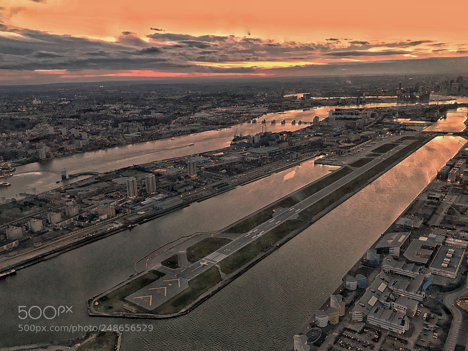 Apple iPhone 7 Plus sample photo. London city airport photography