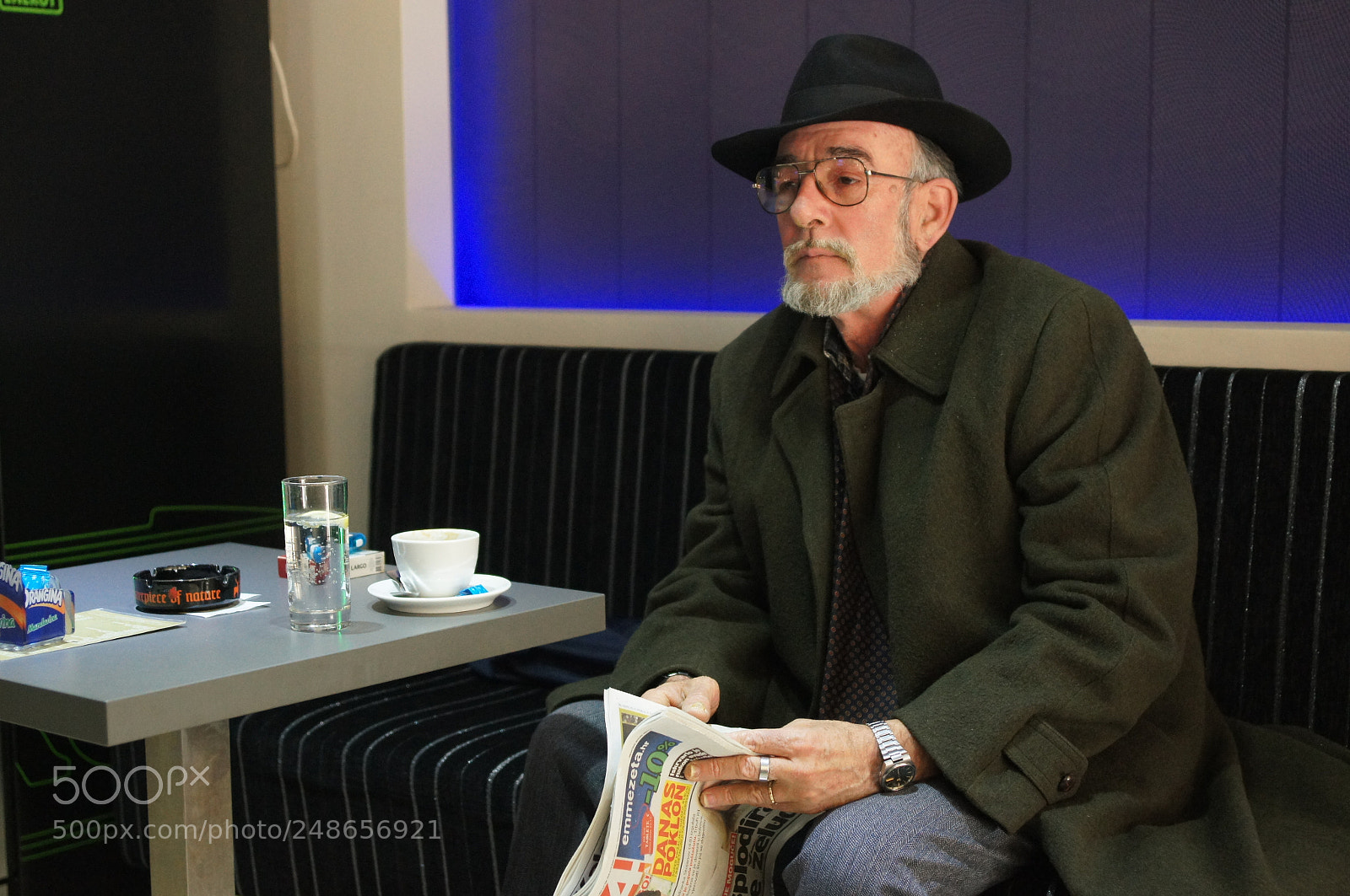 Sony SLT-A55 (SLT-A55V) sample photo. Kavica i novine photography