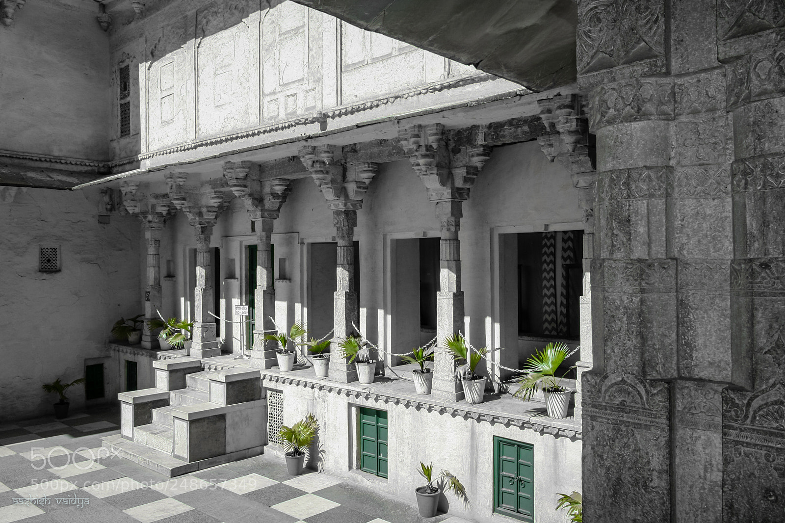 Canon EOS 350D (EOS Digital Rebel XT / EOS Kiss Digital N) sample photo. Courtyard, udaipur city palace photography